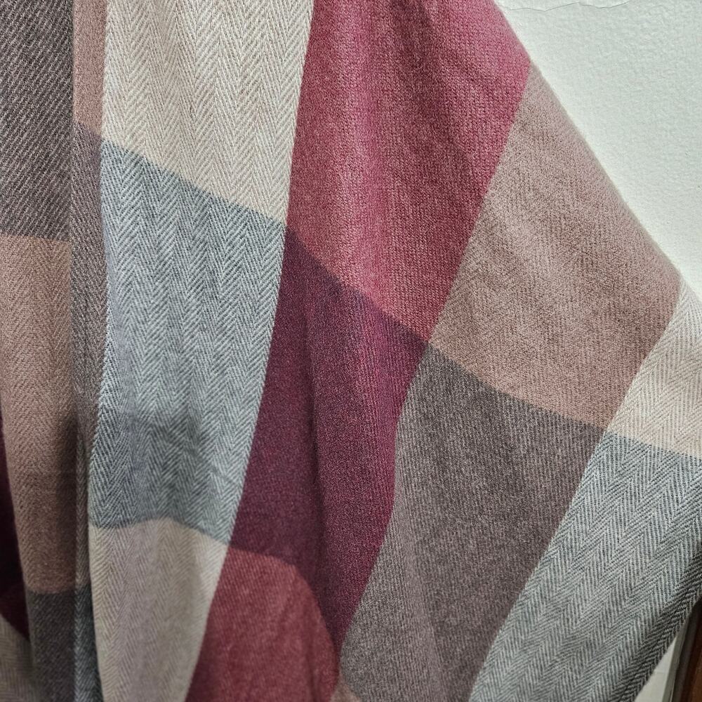Woolrich women's plaid multicolor oversized shawl wrap. Size OS. - Picture 3 of 4